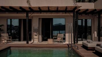 Deluxe Suite with Private Pool | Premium bedding, minibar, in-room safe, desk