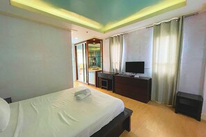 Desk, free WiFi - Here Innstead Boracay powered by Cocotel (Boracay Island)