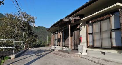 Summer only Pets allowed charge applies Same price for up to 3 people A quiet inn surrounded / Shikokuchuo Ehime