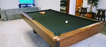 "Spacious 4-Bedroom Oasis,  sleeps 11—Perfect VRBO Getaway Awaits! Book Today!"