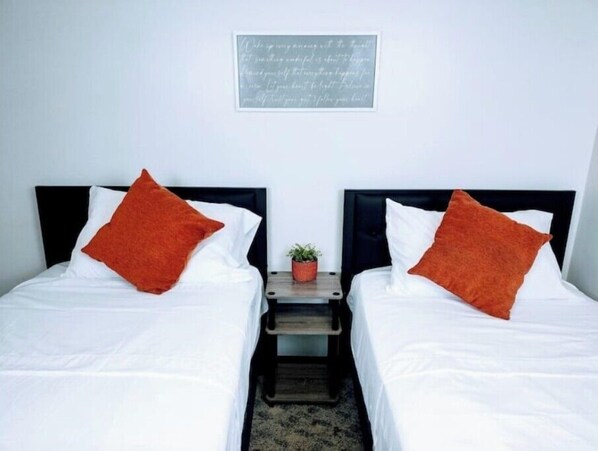 4 chambres, fer et planche à repasser, accès au Wi-Fi (inclus)