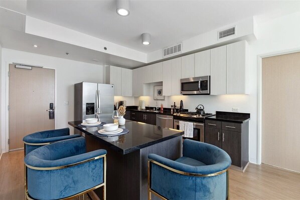 Fridge, microwave, oven, stovetop