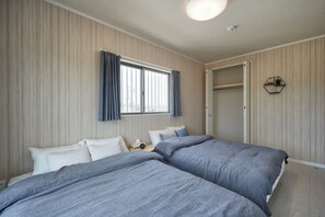 3 室のベッドルーム、デスク、アイロン / アイロン台、WiFi (無料)