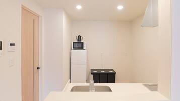 Fridge, microwave, stovetop, cookware/dishes/utensils