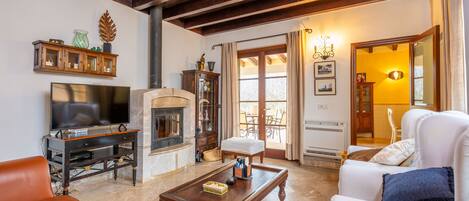 TV, fireplace