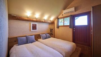 2 bedrooms, desk, free WiFi, bed sheets