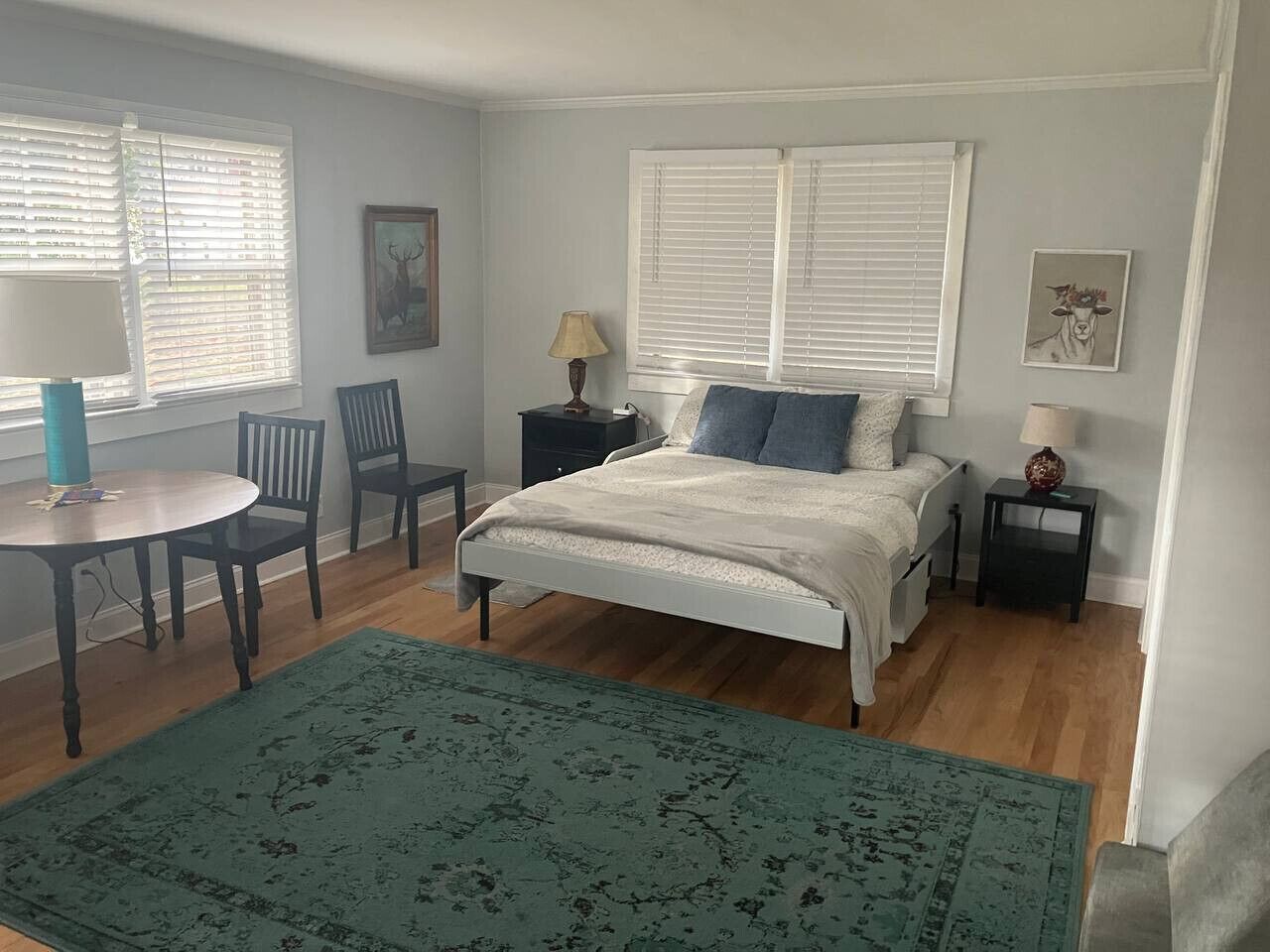 3 habitaciones, escritorio, tabla de planchar con plancha y wifi gratis 