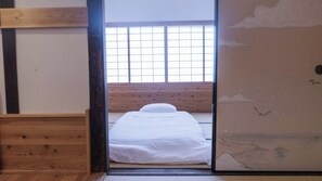 3 bedrooms, desk, free WiFi, bed sheets