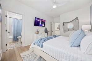 5 Schlafzimmer, Schreibtisch, Bügeleisen/Bügelbrett, Reisekinderbett
