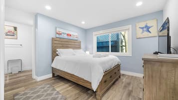 2 bedrooms, desk, iron/ironing board, WiFi