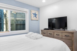 2 bedrooms, desk, iron/ironing board, WiFi - 2 Bedroom Capitola Home w/ Rooftop Deck! (Capitola)
