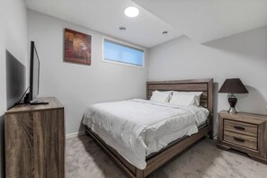 2 Schlafzimmer, Zimmersafe, Schreibtisch, Bügeleisen/Bügelbrett