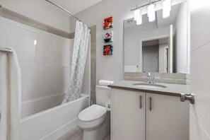 Handtücher, Seife, Toilettenpapier