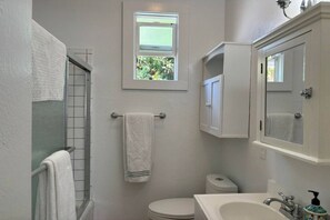 Hårtørrer, håndklæder, Sæbe, Shampoo