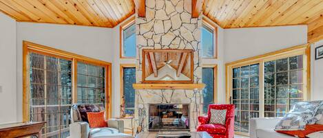 Télévision, cheminée