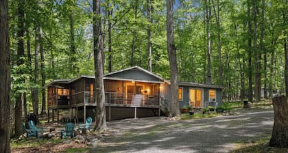 Dog-Friendly w Hot Tub, Fire Pit & River Access