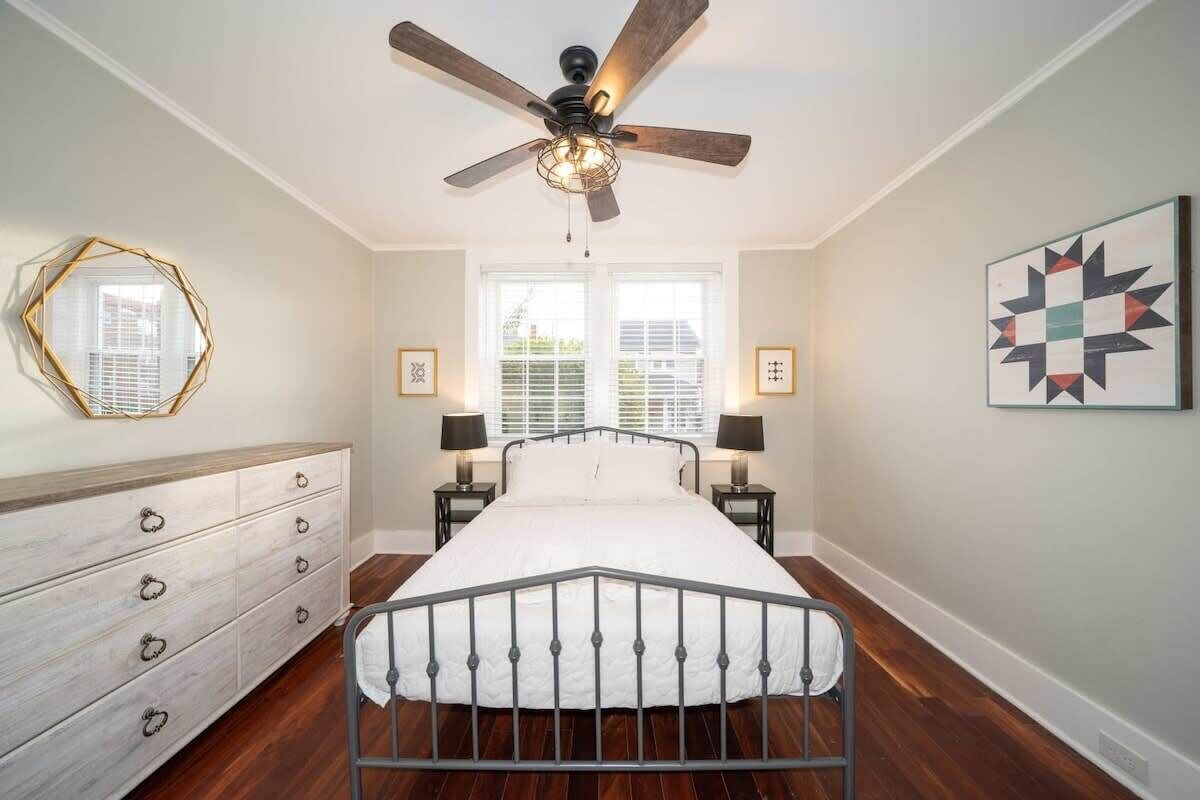 2 多间卧室、办公桌、熨斗/熨衣板、旅行婴儿床