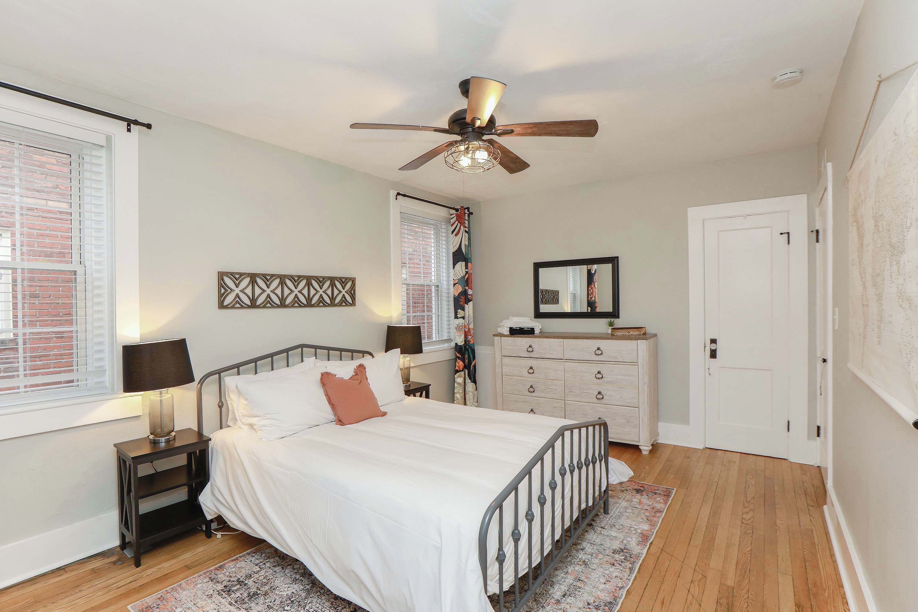 2 bedrooms, desk, iron/ironing board, travel crib