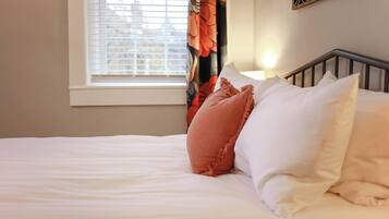 2 bedrooms, desk, iron/ironing board, travel crib