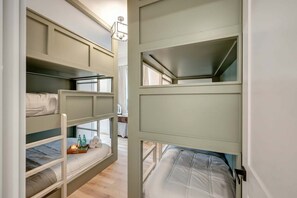 4 bedrooms, desk, iron/ironing board, WiFi