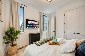 4 bedrooms, desk, iron/ironing board, WiFi