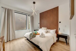4 bedrooms, desk, iron/ironing board, WiFi