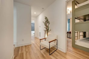 4 bedrooms, desk, iron/ironing board, WiFi - Rooftop hot tub, sauna & game room house near Geodis Park, sleeps 12 (Nashville)