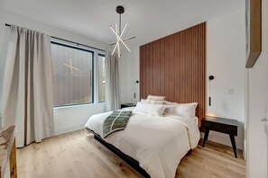 4 bedrooms, desk, iron/ironing board, WiFi