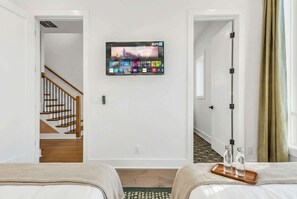 4 bedrooms, desk, iron/ironing board, WiFi