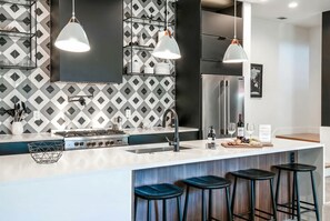 Fridge, microwave, oven, stovetop - Spring rooftop decks, gourmet kitchens, near The Gulch and Broadway (Nashville)