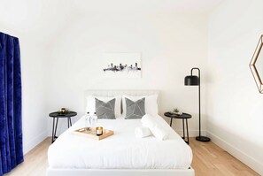 6 bedrooms, desk, iron/ironing board, WiFi - Nashville getaway: 2 rooftop homes, sleeps 20 near The Gulch (Nashville)