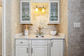 Interior - Breathtaking Views - 7th Floor Beachfront Condo - Tennis, Basketball, Shuffleboard, Elevator, Pool (Navarre)