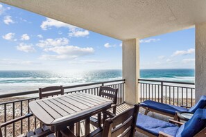 Outdoor dining - Breathtaking Views - 7th Floor Beachfront Condo - Tennis, Basketball, Shuffleboard, Elevator, Pool (Navarre)