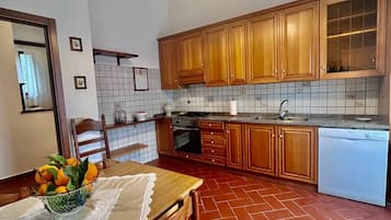 Frigorifero, forno, lavastoviglie