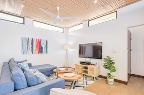 Smart TV, offices - Modern 3BR Villa + Private Pool (Tamarindo)