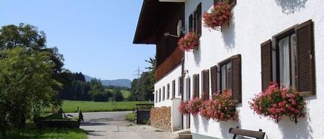 المنشأة من الخارج