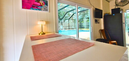 Bungalow with Garage Lounge, Pool with Heat Option, Sleeps 8 - 10