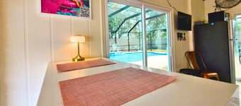 Bungalow with Garage Lounge, Pool with Heat Option, Sleeps 8 - 10