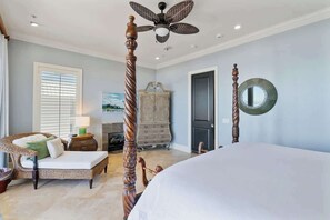 3 bedrooms, iron/ironing board, WiFi, bed sheets - The Carlyle (Navarre Beach)