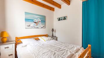 3 bedrooms, iron/ironing board