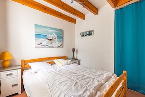 3 bedrooms, iron/ironing board