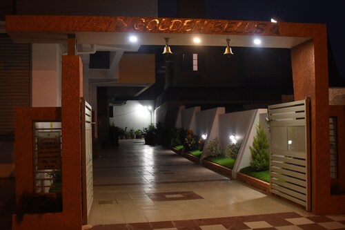 2-bedroom apartment in enjoyable Mysuru with WiFi, AC