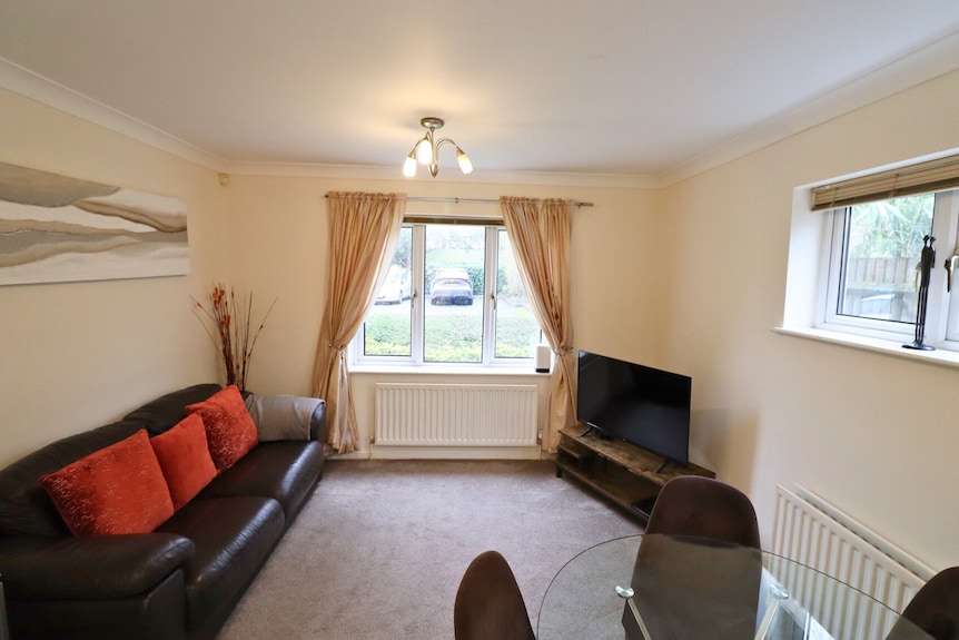 Bracknell Spacious Two Bedroom Apartment - Bracknell