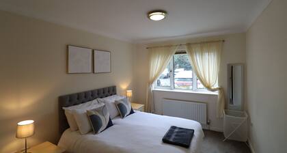 Bracknell Spacious Two Bedroom Apartment