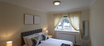 Bracknell Spacious Two Bedroom Apartment