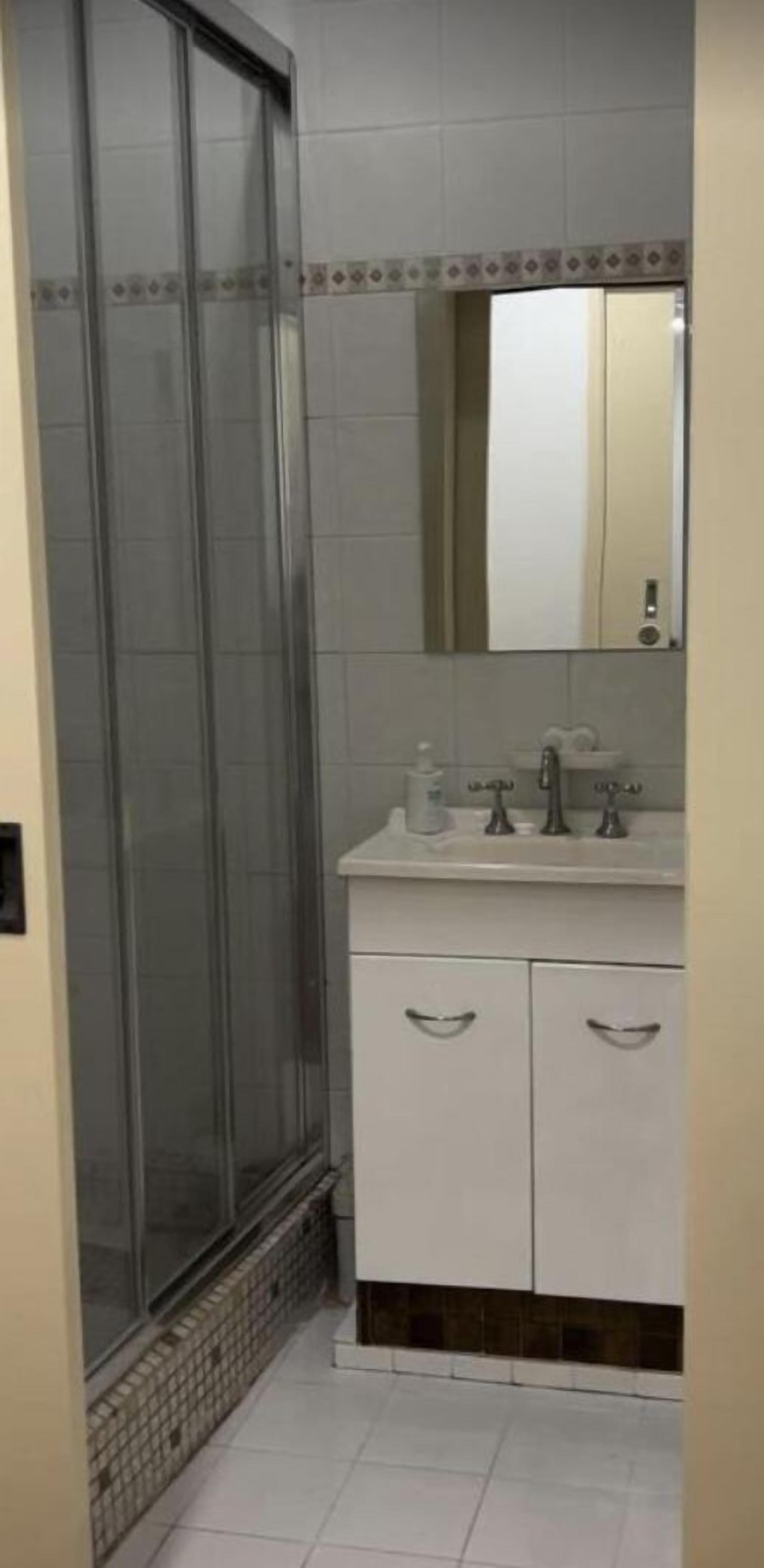 吹风机、毛巾、肥皂、卫生纸