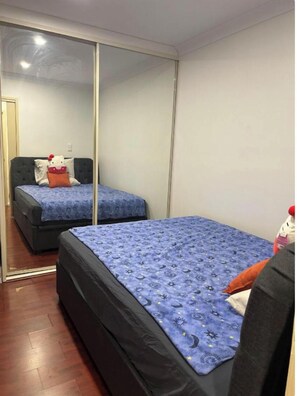 4 dormitorios, tabla de planchar con plancha, wifi y ropa de cama
