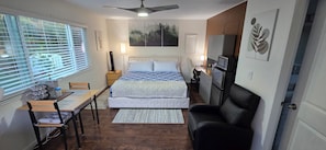 1 多间卧室、办公桌、熨斗/熨衣板、免费 WiFi