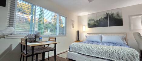 1 sovrum, skrivbord, strykjärn/strykbräda och gratis wi-fi