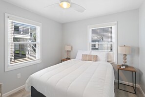 2 dormitorios, escritorio, tabla de planchar con plancha y wifi